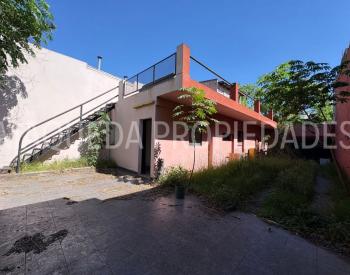 CASA C/LOCAL, QUINCHO Y ENTRADA DE AUTOS